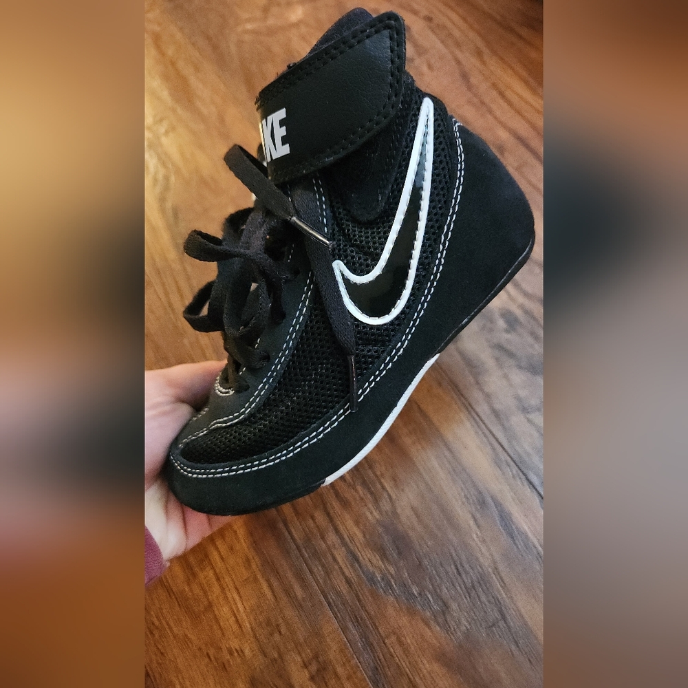Nike speed sweep wrestling shoes